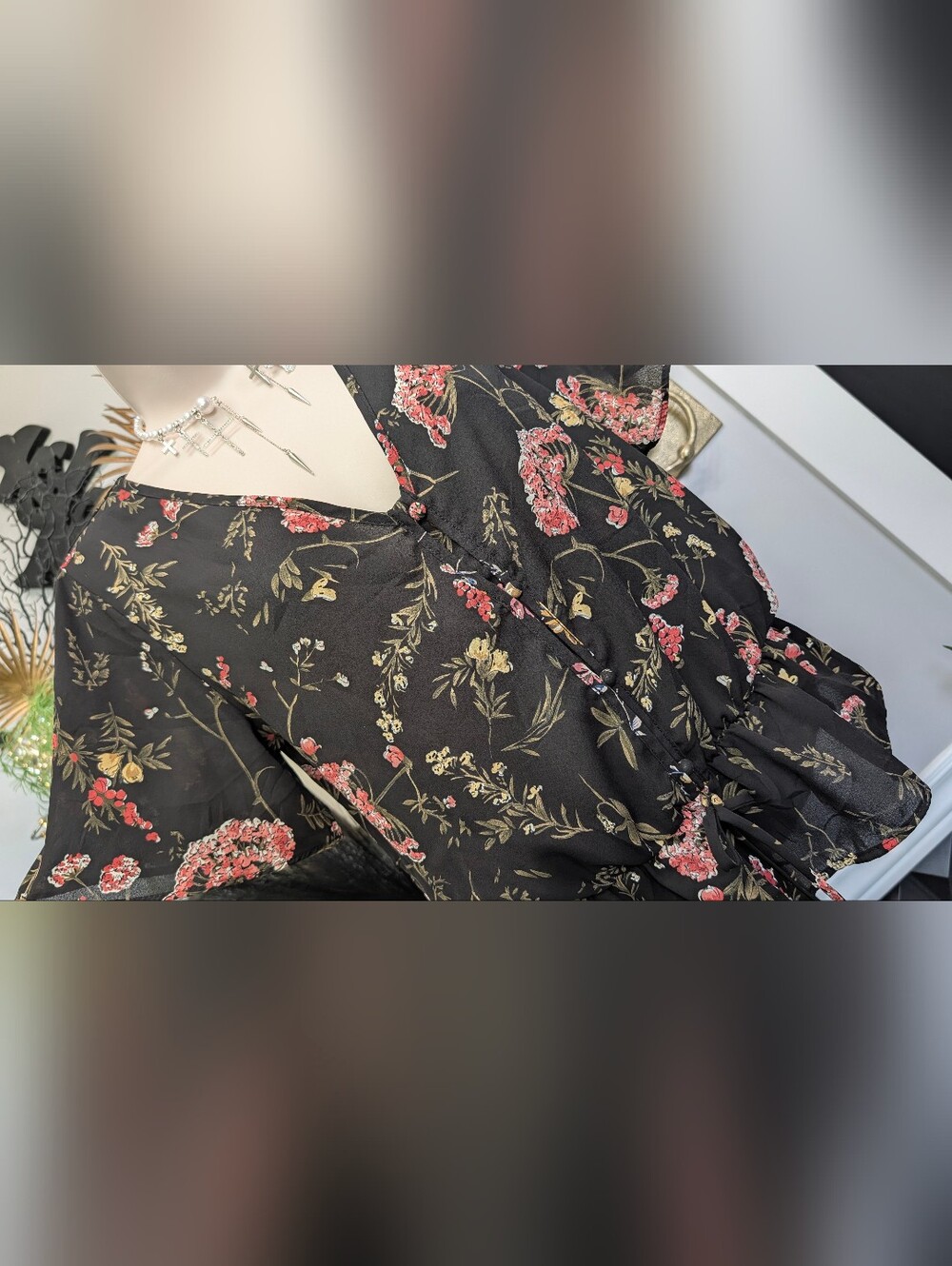 Sienna Sky Black Floral Cinched Blouse Top SM